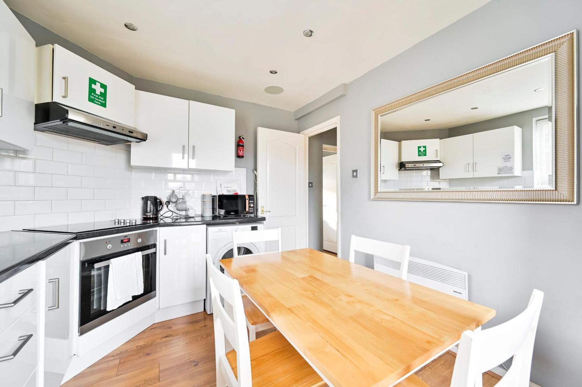 Apartmán Cosy 1-Bed E15, Sleeps 4, 1 Min From Tube Station Near O2 Arena Londýn Exteriér fotografie